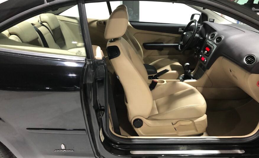 FORD Focus CC 2.0i 16v Titanium