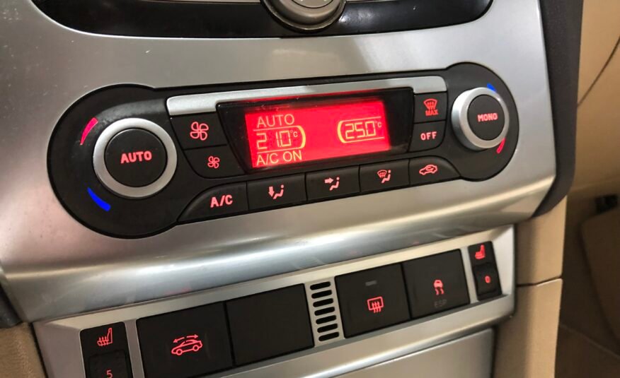 FORD Focus CC 2.0i 16v Titanium