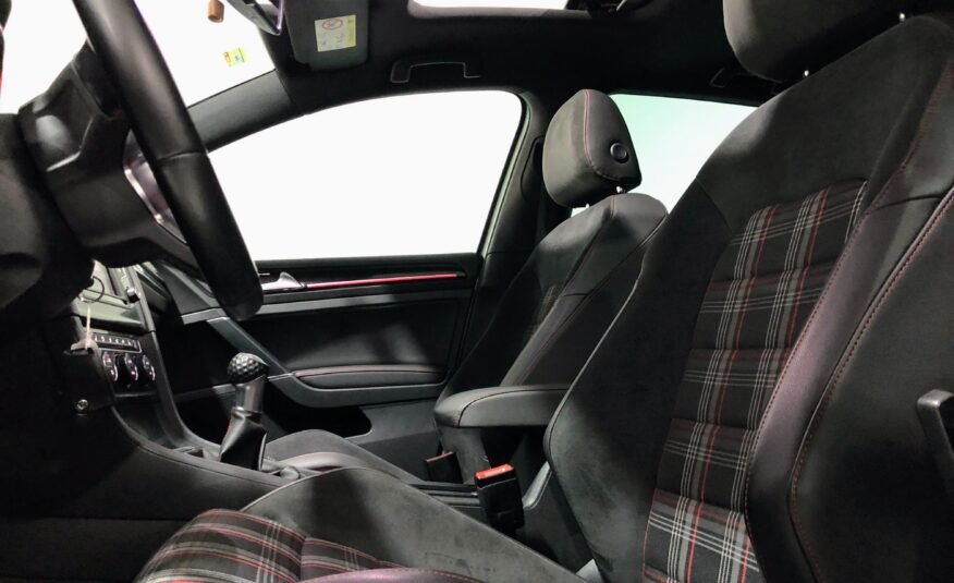VOLKSWAGEN Golf GTI 230 PERFORMANCE
